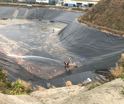 红岗废水池清理